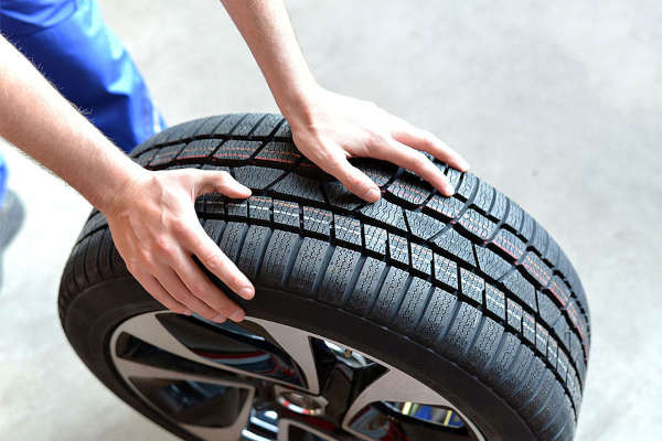 Check-up Media tire handling
